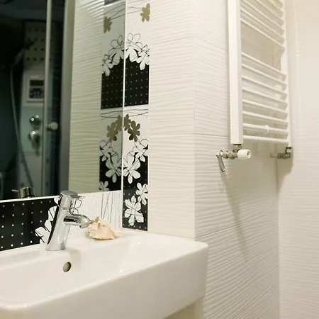 Cozy In Old Town By Urban Rent